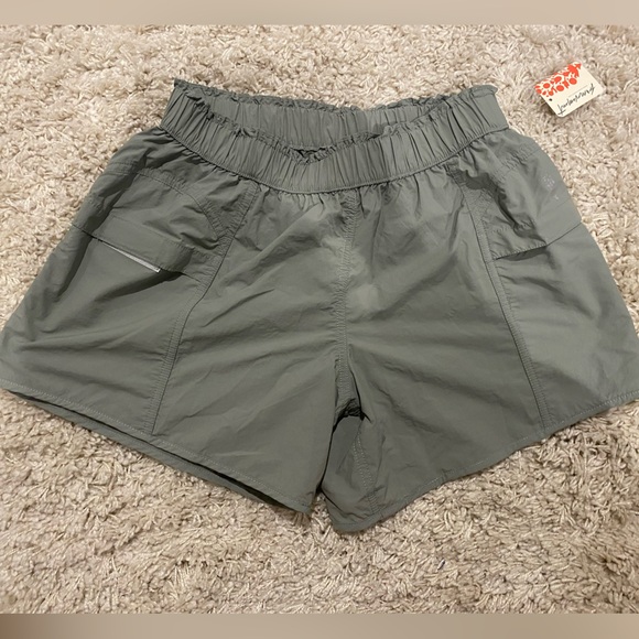 FP MOVEMENT In The Wild Cargo Shorts NWT - Picture 2 of 4
